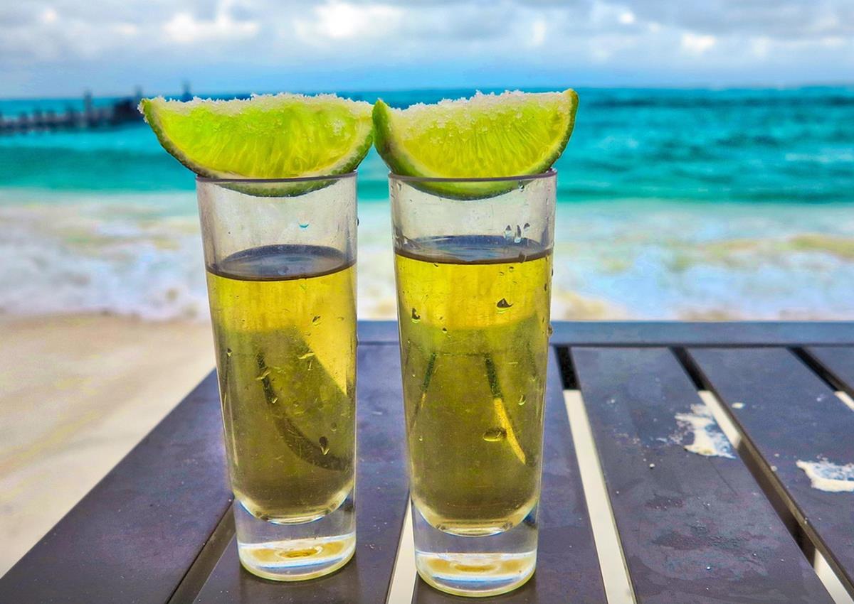 Hyatt Ziva Cancun iconic cliffside gazebo wedding overlooking the Caribbean Sea